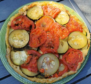 Tatin courgettes, tomates au chèvre et au miel