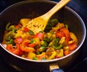 Ajoutez les poivrons, mélangez et laissez cuire 15 min à couvert.