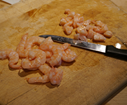 Coupez vos crevettes en petits morceaux