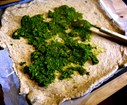 Etalez le pesto de kale sur toute la surface