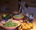1 bol de petits pois, 2 cougettes, des pommes de terre, des haricots verts, cumin, curry, curcuma, clous de girofle, huile, eau sel et poivre